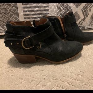 Clarks size 5 gray booties